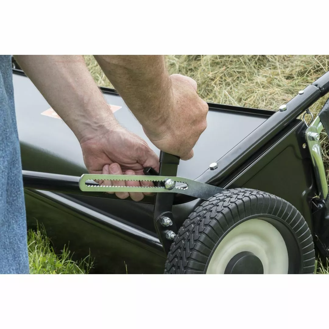 Agri-Fab 52 IN Lawn Sweeper, 45-0546 5 Agri-Fab 52 IN Lawn Sweeper, 45-0546 - Image 3